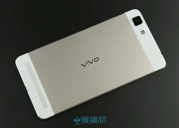 retro di Vivo X5 Max contro Apple iPhone 17 Air